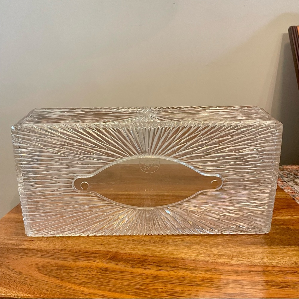 Vintage Clear Star Design Acrylic Lucite Tissue Box Holder Dispenser Wall Mount